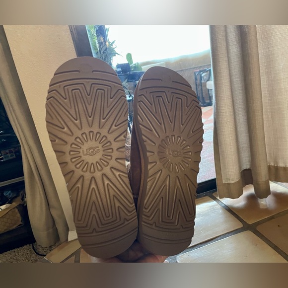 Brand new Uggs Size 7 - Picture 4 of 6